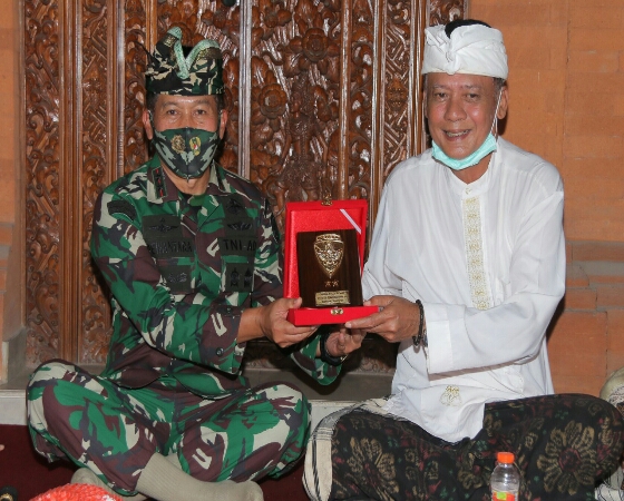 Pangdam IX/Udayana Silaturahmi dan Nunas Restu Ring Tokoh Puri Bali