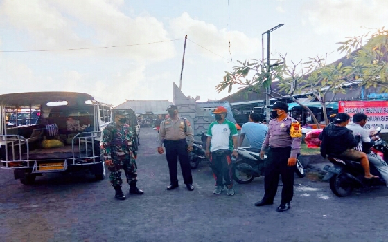 TNI-Polri Ajak Warga Disiplin Melaksanakan Protokol Kesehatan