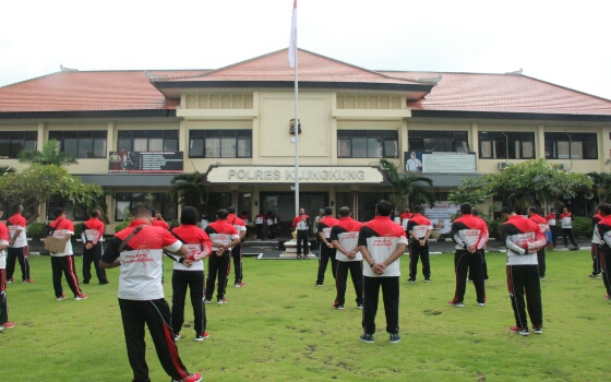 Personil Polres Klungkung Jaga Kebugaran dengan Senam Aerobic