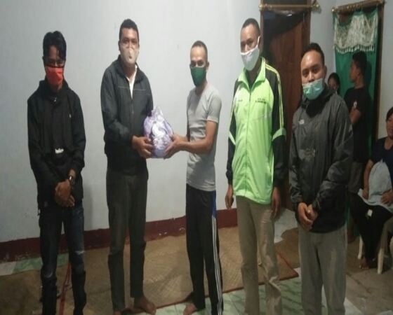 AMM Salurkan 100 Pcs Masker Kepada Karang Taruna Langke Majok-Desa Nao