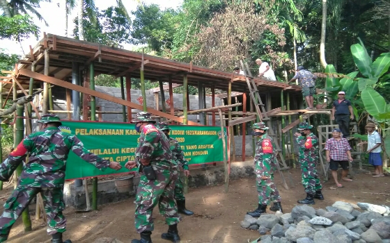 Kodim Karangasem Bantu Rehab Rumah Tinggal Layak Huni