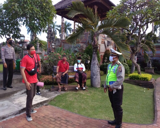 Polres Klungkung Sosialisasikan Adaptasi Kebiasaan Baru dan Protokol Kesehatan di Tempat Ibadah