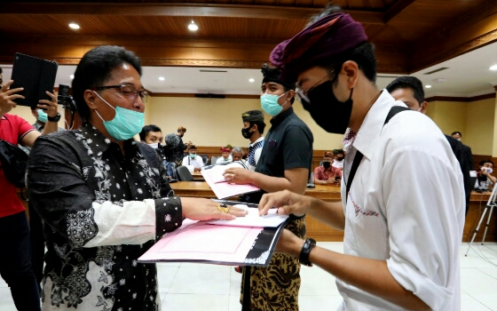 Bupati Giri Prasta Serahkan Hadiah Lomba dan Video Pembuatan Ogoh-Ogoh