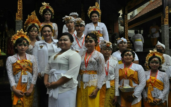 Bupati Eka, Wanita Pertama yang menjadi Mangku Sangging