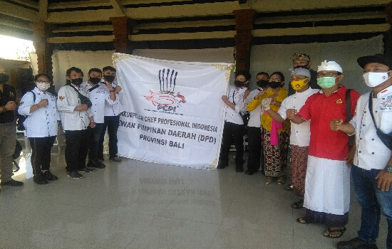 Luhde Sri Mediastuti, SE, Prakarsai Donor Darah di Banjar Segara Kuta
