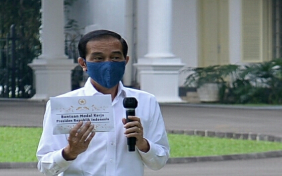Serahkan Bantuan Modal Kerja, Presiden Harap Perekonomian Pelaku Usaha Kecil Tetap Berjalan