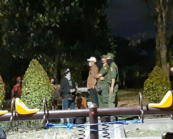 Perbekel Dauh Puri Kaja Gencarkan Sosialisasi Protokol Kesehatan di Lapangan Lumintang