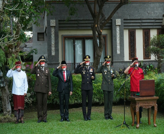Kapolres Bangli Bersama Forkopimda Hadiri Upacara Detik-Detik Proklamasi Kemerdekaan RI Di Pemkab Bangli