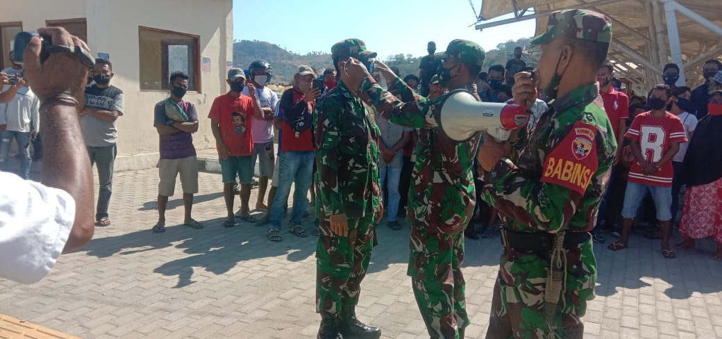 Anggota Koramil 1612-02/Komodo Laksanakan Sosialisasi Pencegahan Covid-19