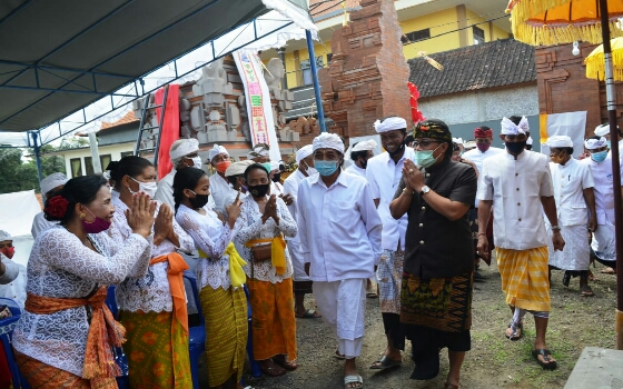 Bupati Giri Prasta Hadiri Piodalan di Pura Melanting, Br. Umahanyar Kelodan, Mambal
