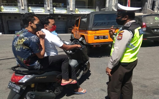 Polsek Kintamani Lakukan Pendisiplinan Prokes Kepada Masyarakat di Obyek Wisata Penelokan
