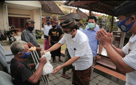 Jaya Negara Serahkan Bantuan Sembako, Kerjasama Koperasi Satya Dharma Sedana, Koperasi Semeton Bali Satya dan Koperasi Karmani