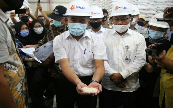 Menko PMK Pastikan Kualitas Beras Bansos PKH Sesuai Standar