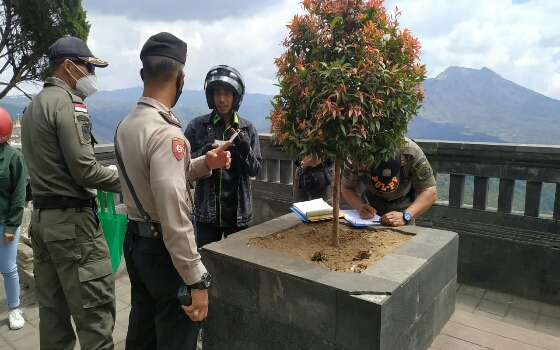 Tim Gabungan Polres Bangli Lakukan Razia Prokes Sasar Kafe dan Restoran Dan 8 Pengunjung Terjaring