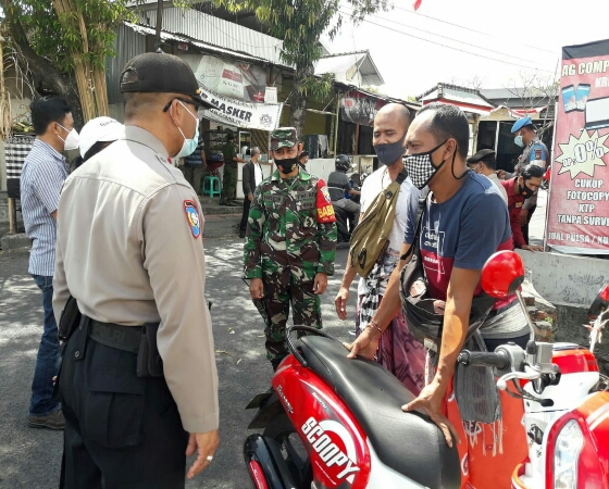 Kelurahan Kesiman Gelar Sidak Gabungan Disiplin Prokes: Tiga Orang Tanpa Masker Diberi Sanksi Menyanyi, Hingga Push Up