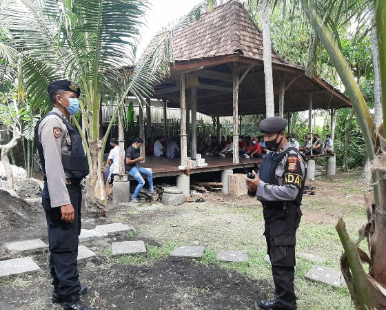 Puluhan Personil Polres Badung Jaga Pertemuan Paslon Giriasa Dengan Tokoh Masyarakat