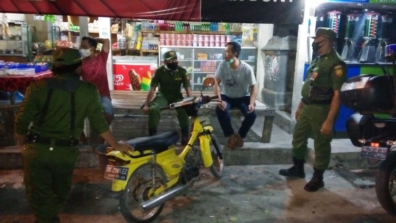 Cegah Penyebaran Covid-19, Desa Peguyangan Kangin Rutin Laksanakan Patroli Dialogis Dan Sosialisasi Prokes