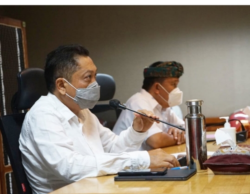 Pimpin Rapat Evaluasi Covid-19 Rai Mantra Ajak Fokus Penangan Sesuai Peta Sebaran