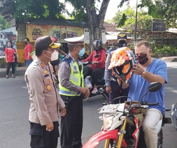 Cegah Penularan Covid-19 Kelurahan Sesetan Gelar Penegakan Hukum Protokol Kesehatan