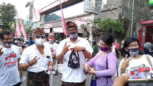Kunjungi Pasar Wangaya, Para Pedagang Inginkan Paslon Amerta Bisa Terpilih Jadi Walikota