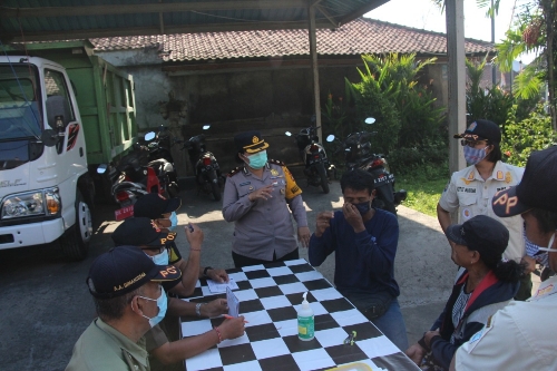 Polres Klungkung Laksanakan Operasi Yustisi Di Pasar Kusamba