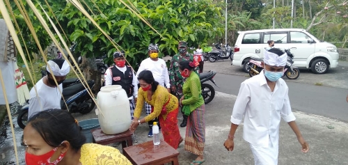 Ada Acara Pernikahan Babinsa Gumbrih Meminta Warganya Patuhi Protokol Kesehatan