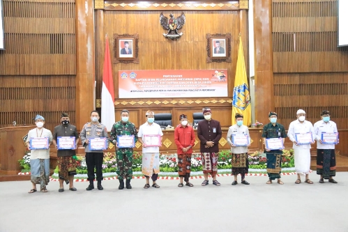 Gubernur Koster Serahkan DIPA APBN dan TKDD Tahun Anggaran 2021