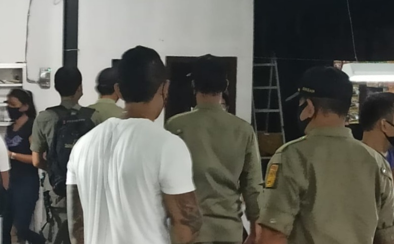 Satpol PP Tertibkan Tempat Bilyard dan Kafe di Jalan Bung Tomo