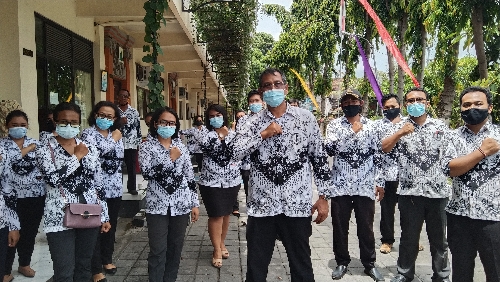 SMA PGRI 2 Denpasar Gelar Acara Peringatan HGN Dan HUT PGRI Tahun 2020 Melalui Virtual