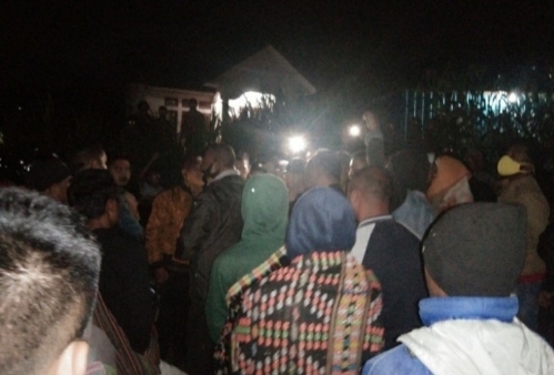 Yeni Veronika Ditahan Warga Lelak, Ada Tiga Pemuda dalam Mobil: Siapa Mereka?