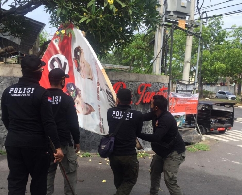 Memasuki Masa Tenang Jelang Coblosan, Sat Pol PP Denpasar Tertibkan APK Tercecer