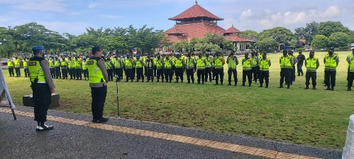 Kapolres Klungkung Pimpin Apel Kesiapan Pengamanan Upacara Plebon Puri Agung Klungkung