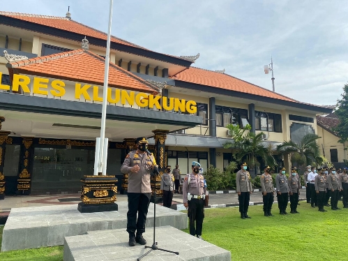Personil Gabungan Polres Klungkung Gelar Operasi Yustisi di Jalan Puputan Klungkung