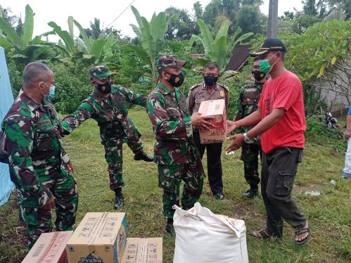 Wujud Kepedulian TNI, Dandim Sambangi Warga Terdampak Bencana