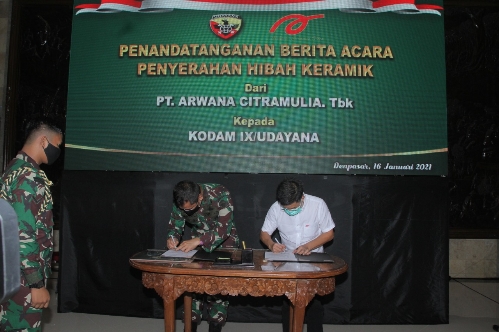 Tingkatkan Kegiatan Sosial, Kodam IX/Udayana Terima Hibah 10.000 Meter Keramik dari PT. Arwana Citramulia, Tbk.