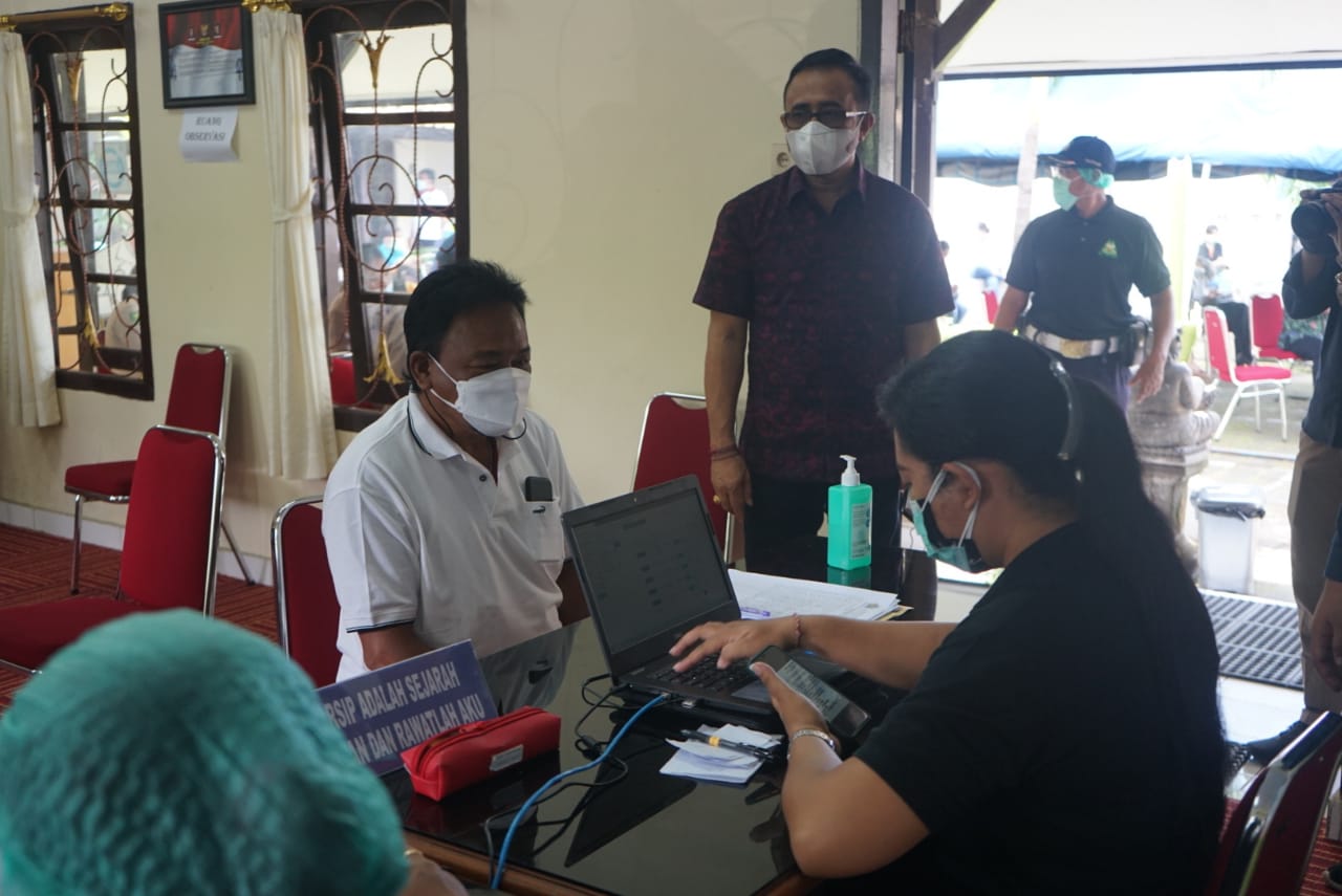 Wawali Jaya Negara Hadiri Pelaksanaan Vaksinasi Kedua Bersama Anggota Forkopimda Denpasar