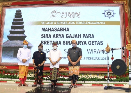 Gubernur Koster Buka Mahasabha Sira Arya Gajah Para, Satukan Kekuatan Mewujudkan Visi Nangun Sat Kerthi Loka Bali