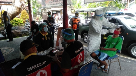 Tim Yustisi Denpasar Rapid Test 11 Orang Pelanggar Prokes, Satu Orang Positif