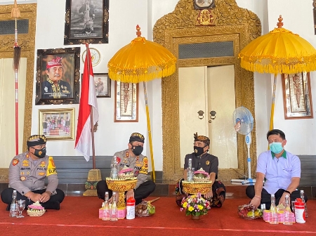 Jalin Silaturahmi, Kapolda Bali Berkunjung Ke Puri Agung Klungkung