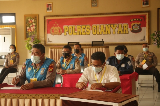 Kapolres Gianyar Berikan Arahan Khusus Kepada Panitia Pembantu Penerimaan Polri Polres Gianyar