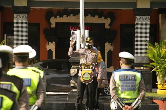 Pimpin Apel, Kapolres Gianyar Minta Seluruh Personel Mendukung Predikat WBBM