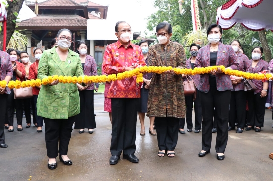 Gubernur Koster Apresiasi Pasar Murah Sediakan Produk Khas Bali