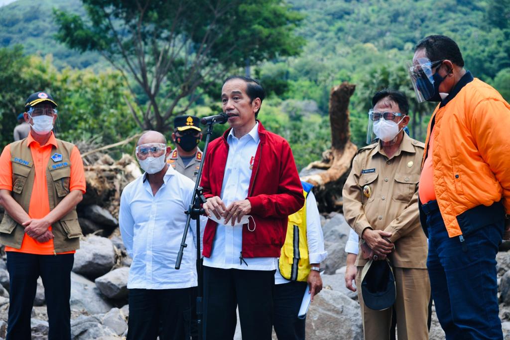 Kunjungi Lembata, Presiden Jokowi Pastikan Kebutuhan Para Pengungsi Tercukupi