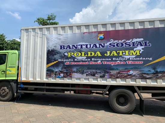 Polda Bali Distribusikan Bantuan Empat Polda Untuk Korban Banjir Bandang NTT
