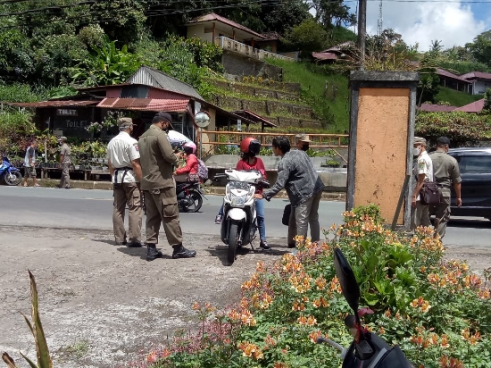 Patroli Gabungan Edukasi Pengunjung Obyek Wisata Untuk Taat Prokes