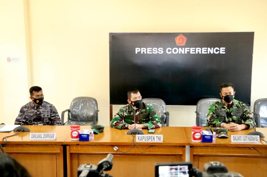 Kapuspen TNI: TNI Kerahkan 21 KRI Cari Kapal Selam Nanggala-402