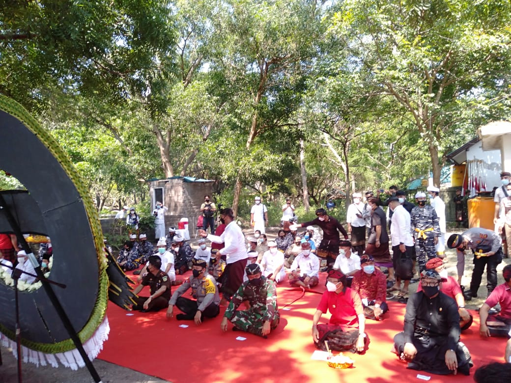 Penghormatan Kepada Prajurit Terbaik KRI Nanggala 402 yang Gugur, Pangdam Hadiri Upacara Mulang Pekelem dan Tabur Bunga