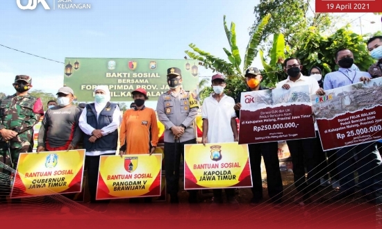 OJK dan IJK Salurkan Bantuan untuk Korban Bencana Gempa Bumi di Kabupaten Malang Jawa Timur.