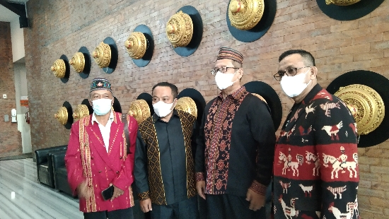 Flobamora Bali Bersama FORKOM Parekraf Gelar Malam Apresiasi Donasi Bencana Siklon Seroja di NTT