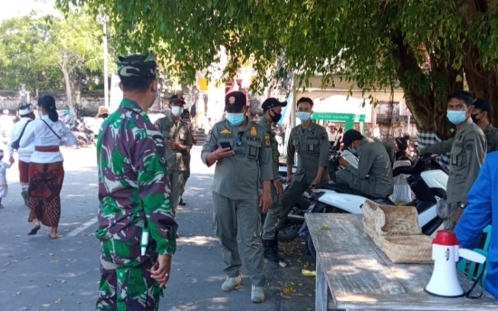 Tekan Penularan Covid 19, Tim Yustisi Kota Denpasar Sosialisasi Prokes PPKM Skala Micro